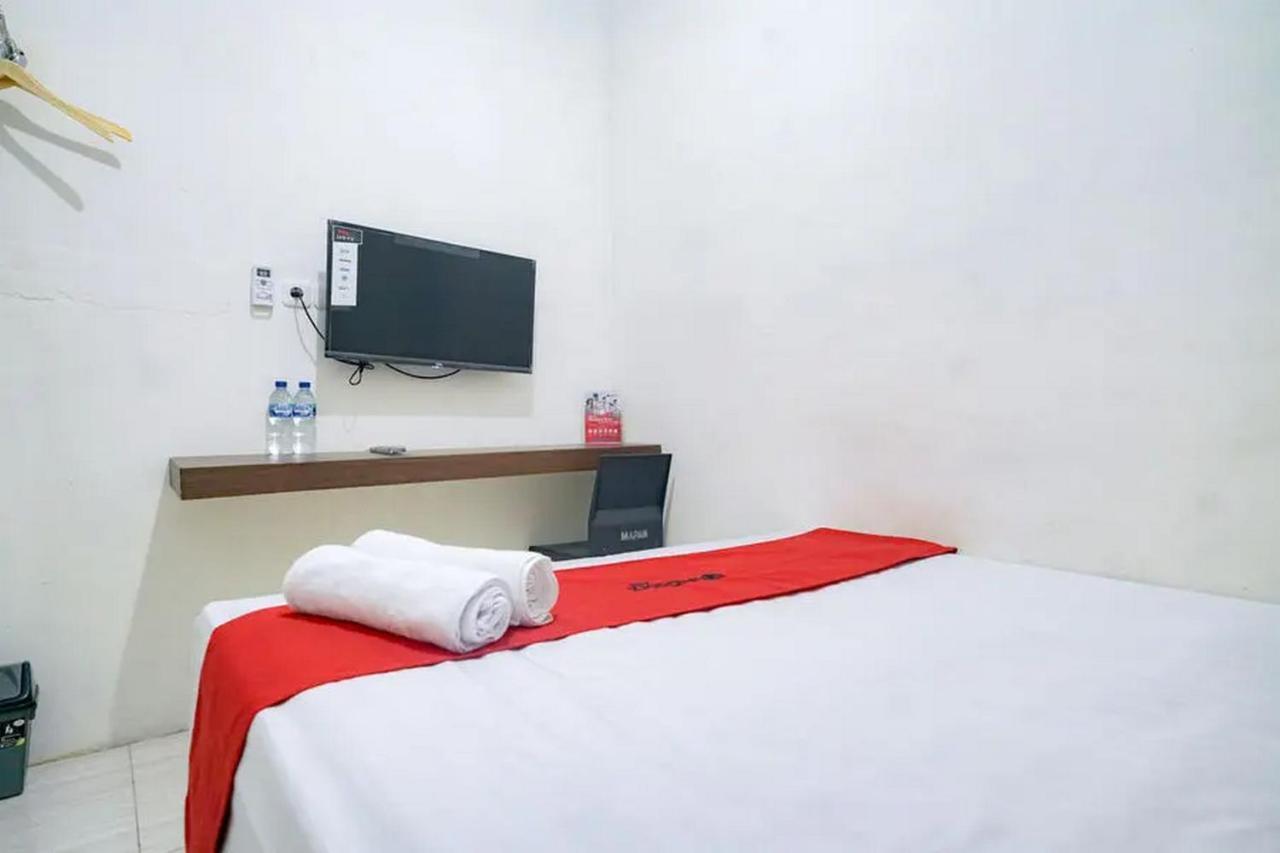Hotel Reddoorz Near Ekowisata Mangrove Belawan Exterior foto