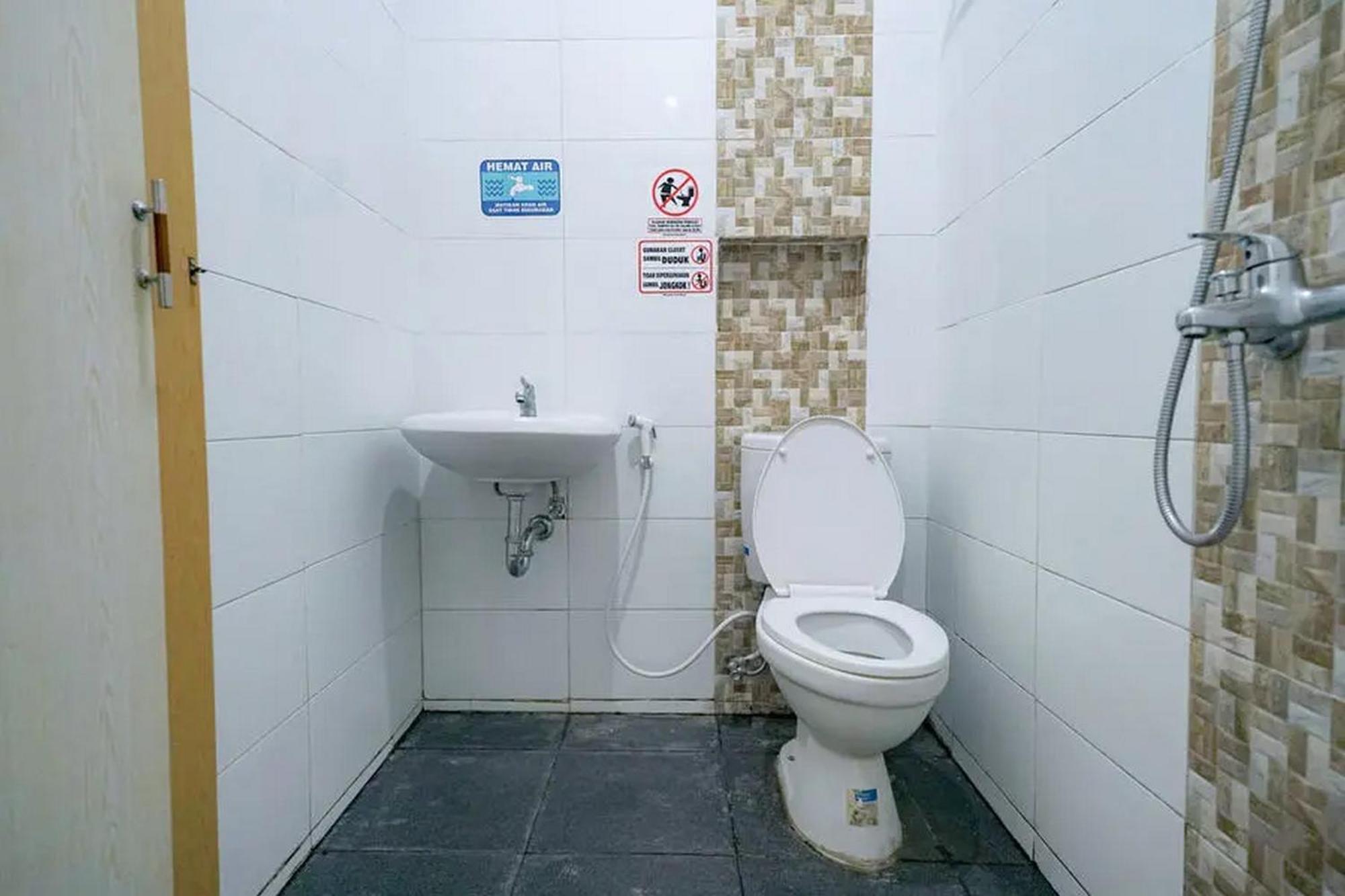 Hotel Reddoorz Near Ekowisata Mangrove Belawan Habitación foto